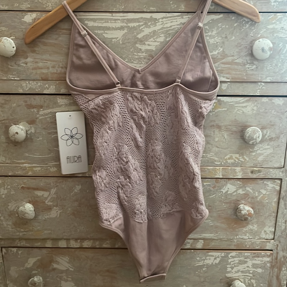 🥥NWT Aura Pink Tan Bodysuit Size S/M! SKIMS - Picture 2 of 8
